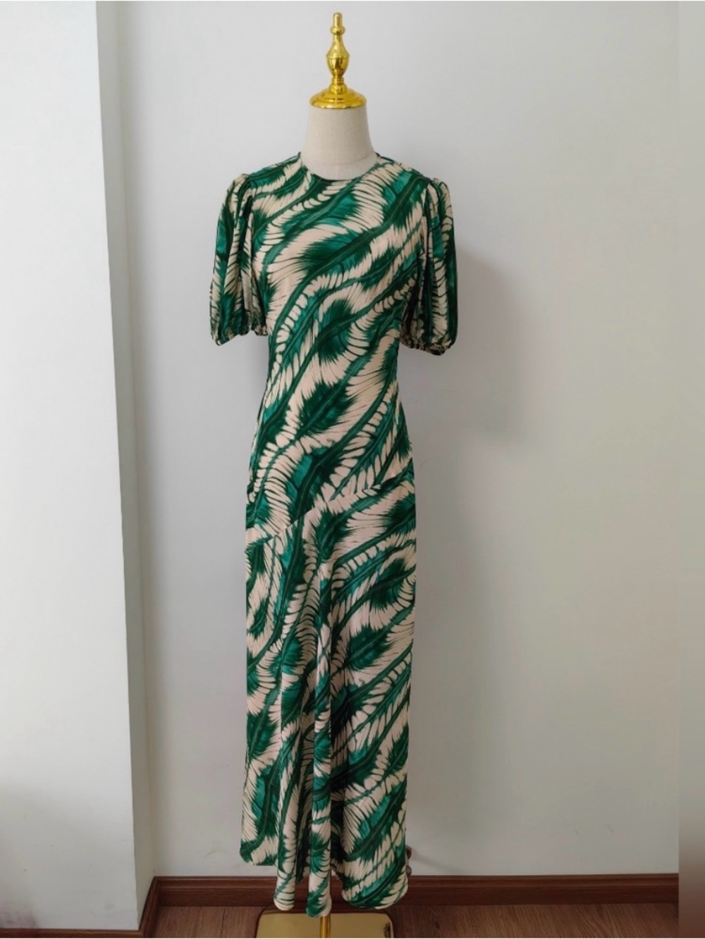 NWT Ulla Johnson Ines Dress Green Silk Puff Sleeve Floral Print Midi Dress Sz 4 - Picture 4 of 12